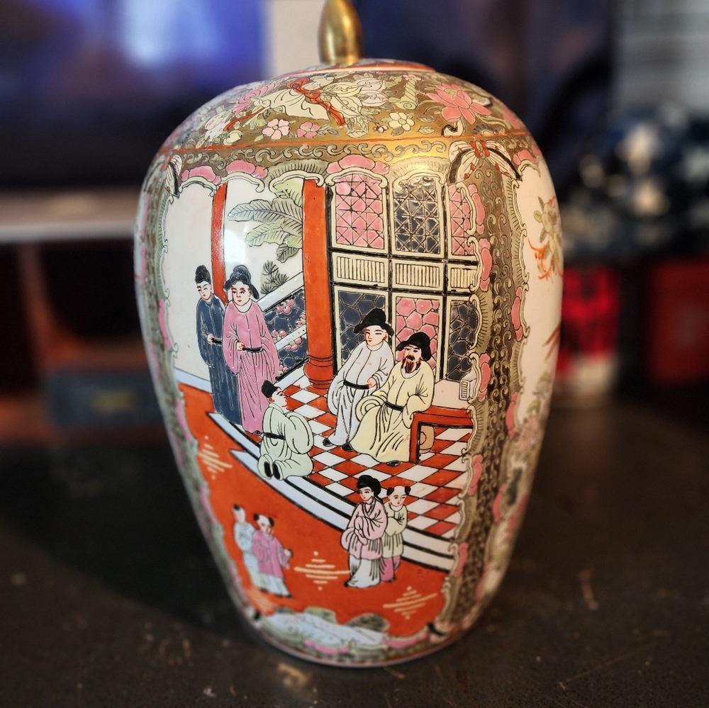 XL Antique Large Rose Medallion Porcelain Ginger Jar, 13 X 9 Inches